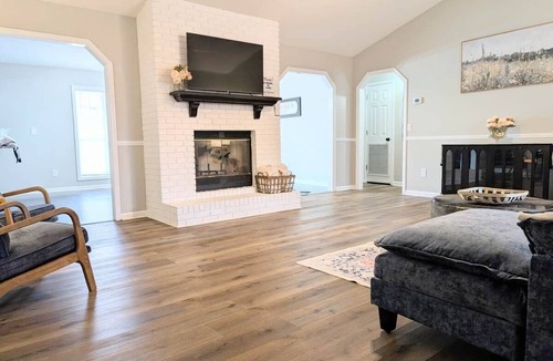 Enterprise House | Cozy Modern Home- 3BR/2 Bath 5 min to base