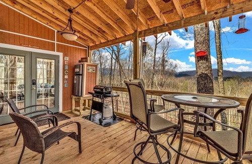 Old Fort House | Cozy Mountain Camper Retreat with Private View Deck & Fire Pit in Old Fort, North Carolina