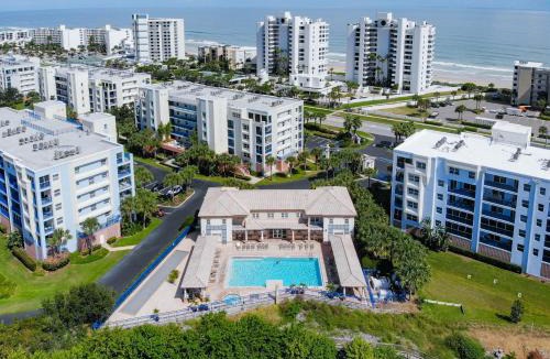New Smyrna Beach Apartment | Cozy Oceanwalk Condo: Resort Amenities Beach Steps Away OW8-403