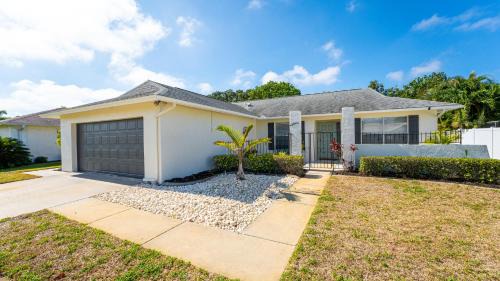 Bradenton House | Cozy Pet-Friendly Private Pool Near Beaches