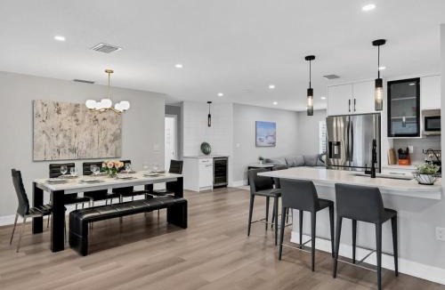 South Sarasota House | Cozy Pet Friendly Private Pool! Lucy By The Sea