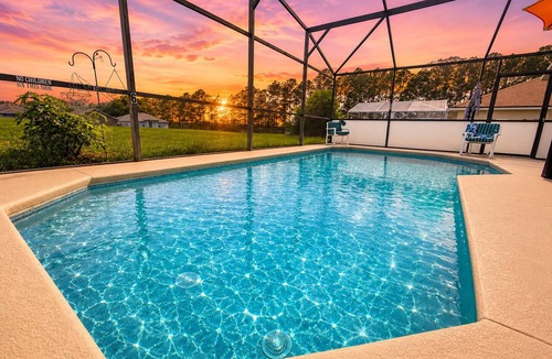 Florida Pines House | Cozy Pool Near Disney: Relax, Recharge, Repeat
