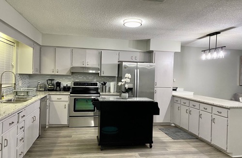 Whitfield House | Cozy Sarasota home near beaches downtown airport Anna Maria Island, Siesta Beach