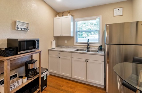 Sulphur Springs Apartment | Cozy Studio | Central Tampa | 2Miles-Busch Gardens