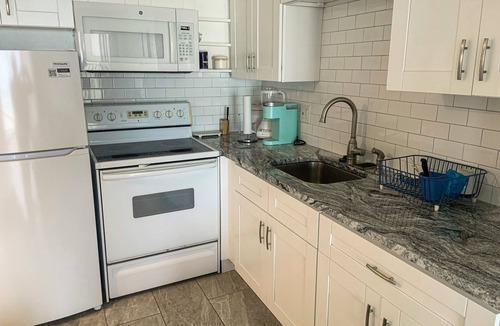 Sand Key Apartment | Cozy studio condo with beachview and shared pool, hot tub, & tennis courts