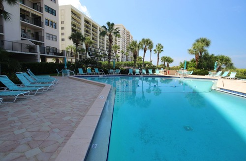 Sand Key Apartment | Cozy studio condo with beachview and shared pool, hot tub, & tennis courts