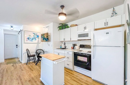 Dunedin Apartment | Cozy studio in fantastic Dunedin with refreshing AC