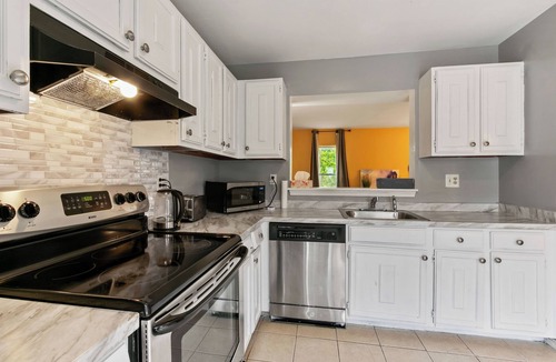 Calverton House | Cozy & Tranquil Getaway: Deck, Yard, Free Parking!