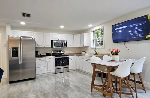 East County Civic Group Apartment | Cozy Two Bedrooms Apartment in Valrico