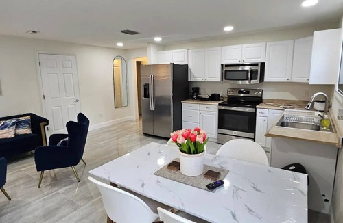 East County Civic Group Apartment | Cozy Two Bedrooms Apartment in Valrico