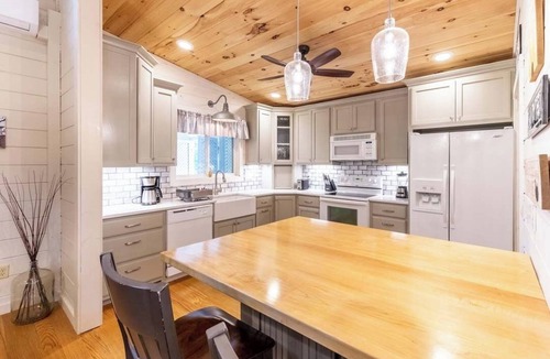Bryson City House | Creekfront Relaxation Amazing Porch Hot Tub