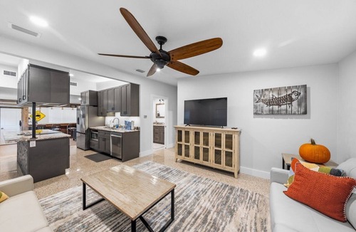 South Daytona House | Crews Quarters - Daytona Beach Oceanfront Vacations, Inc