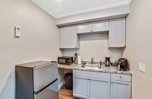 Homosassa Apartment | Crystal River Resort | Fish, Grill, Relax & Stay