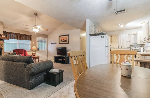 Crystal River Cabin | Crystal River Retreat 2BR/2BA
