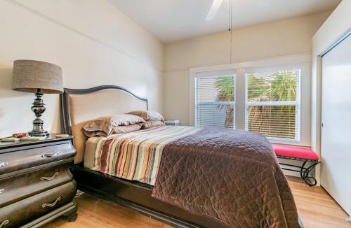 Tarpon Springs House | Cute 2B2B House, walk to Sponge Dock, Pet friendly