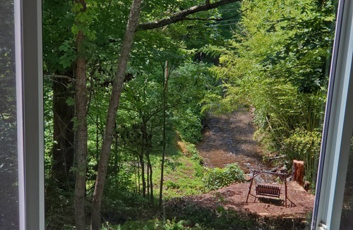 Sylva Cottage | Cute Cottage Above the Creek
