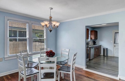 Lakeshore South House | Cute cottage in Central Jax | 10 min from NAS Jax