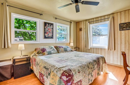 St. Petersburg Cottage | Cute Ranch Home w/ Spacious Backyard, Grill & Brand-New Deck – Near Beaches