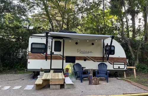 Gainesville House | Cute vintage camper near UF, downtown