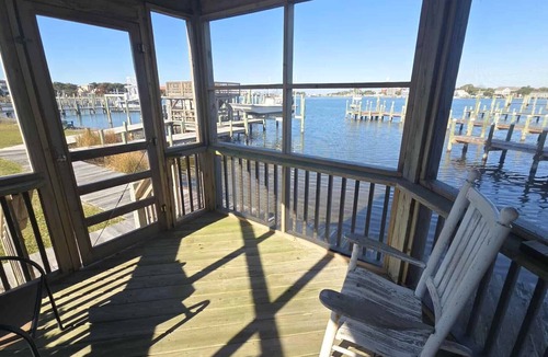 Ocracoke Condo | CV9B First Floor Studio I Screened Porch on Silver Lake
