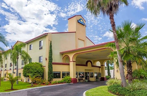 Sarasota Hotel | Days Inn by Wyndham Sarasota I-75