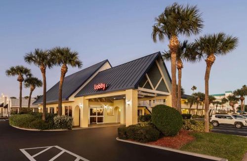 Avon By The Sea Hotel | Days Inn by Wyndham Cocoa Beach Port Canaveral