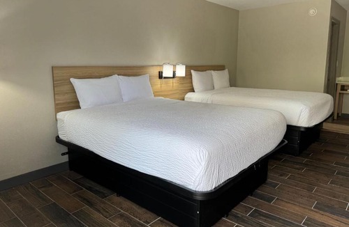 Gainesville Hotel | Days Inn by Wyndham Gainesville Hospital - University Area