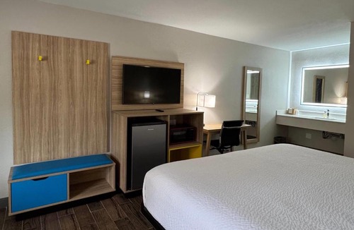 Gainesville Hotel | Days Inn by Wyndham Gainesville Hospital - University Area