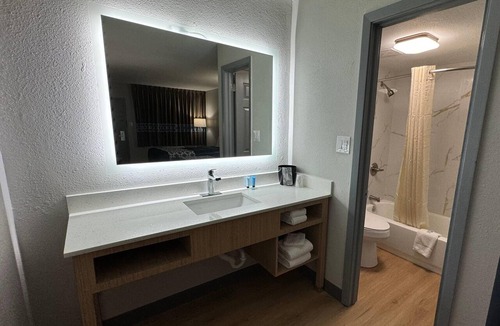 Gainesville Hotel | Days Inn by Wyndham Gainesville Hospital/University Area