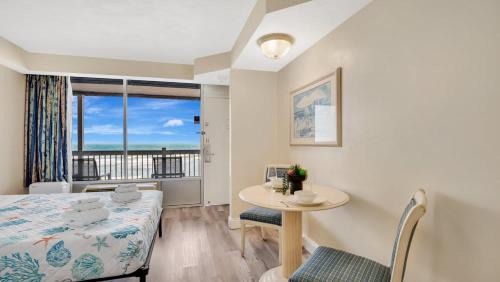 Ortona Park Apartment | Daytona Beach Getaway with Direct Ocean Views
