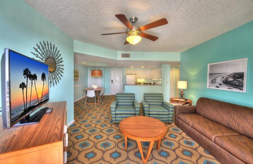 Brush - Stewarts Apartment | Daytona Ocean Walk Wyndham 1 bedroom Deluxe sleeps 4 Kitchen Balcony Ocean View