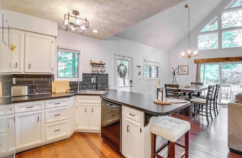 Albrightsville Cottage | Deck, Fire Pit & Pool Access: Pennsylvania Home!