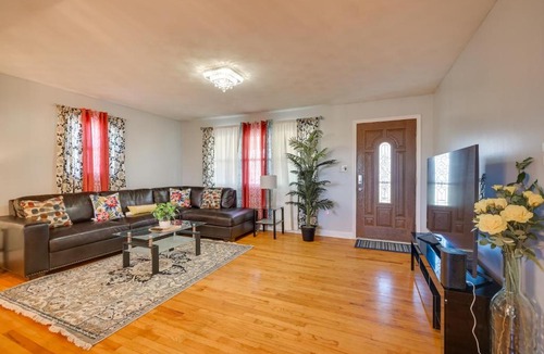 Hershey House | Deck & Grill: Convenient Home in Hummelstown