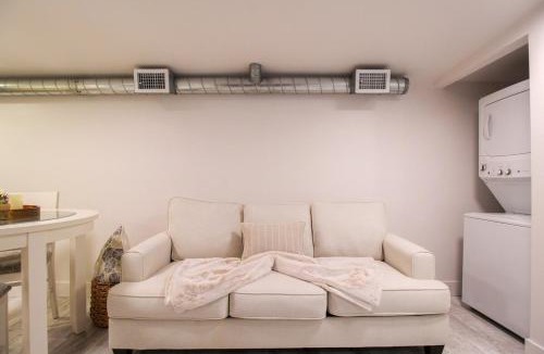 Downtown House | Delightful 2 BR Downtown Sarasota Condo - The White Pearl