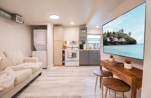 Downtown House | Delightful 2 BR Downtown Sarasota Condo - The White Pearl