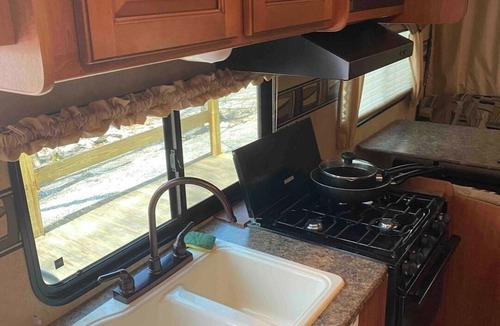 Wantage Apartment | Delightful Camper in Campground with Amenities
