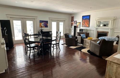 Alachua House | Deluxe Farm Studio Apt with Pool View