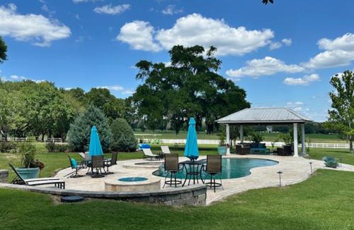 Alachua House | Deluxe Farm Studio Apt with Pool View