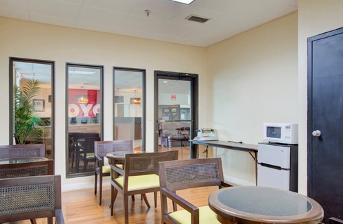 Haines City Apartment | Deluxe King Bed | Dundee