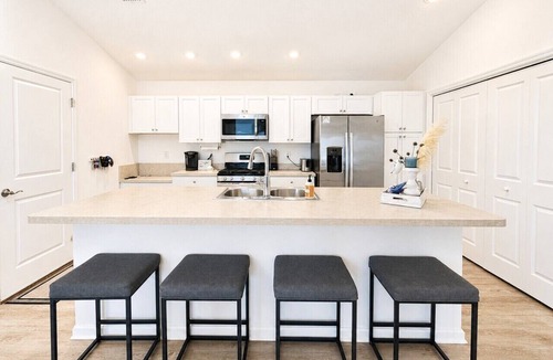 Okahumpka House | Denver Corner Villa | Stylish Lanai 4 Seater Front Facing Golf Cart Near Sawgrass & Eastport