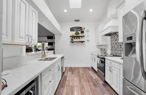 Palm Harbor House | Designer's Gorgeous Florida Lake House Close to Beach