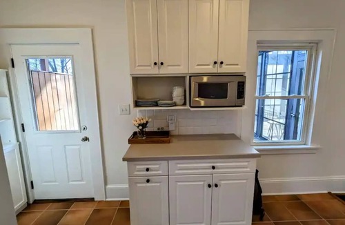 Dilworth House | Dilworth, Walk To Atrium Health, Freedom Park, Restaurants, & Lightrail!