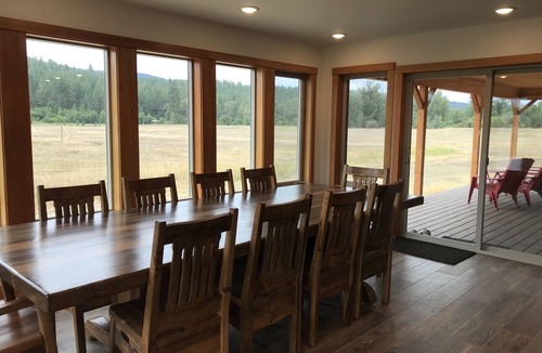Lincoln County Cabin | Discover this Gorgeous Cottage Situated Along the Tobacco River!