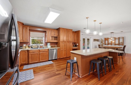 Campbell House | Disney-Inspired Mickey 4BR Family Getaway with Games!