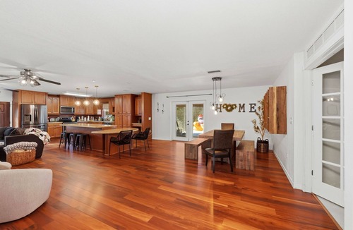 Campbell House | Disney-Inspired Mickey 4BR Family Getaway with Games!