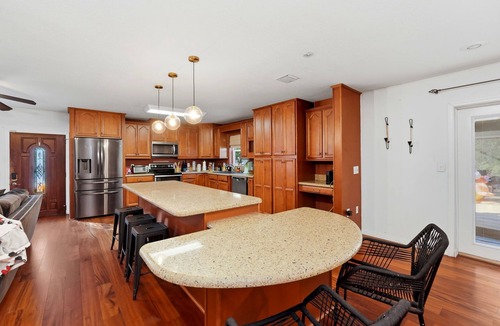 Campbell House | Disney-Inspired Mickey 4BR Family Getaway with Games!