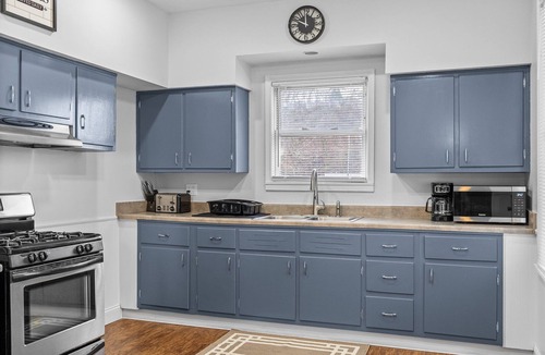 Carnegie House | Dog Friendly Creek-Side Getaway