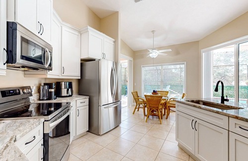 Crystal River House | Dog-friendly golf retreat with enclosed pool, alfresco dining, grill, smart TVs