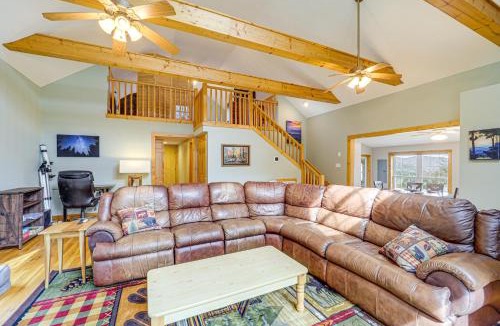 Purlear House | Dog Friendly Mountain View Retreat w/Hot Tub