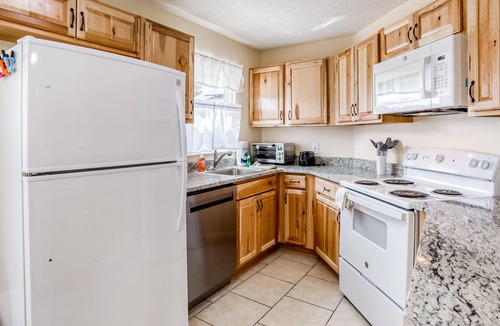 Palm Harbor House | Dog-friendly Palm Coast duplex w/private W/D, central AC